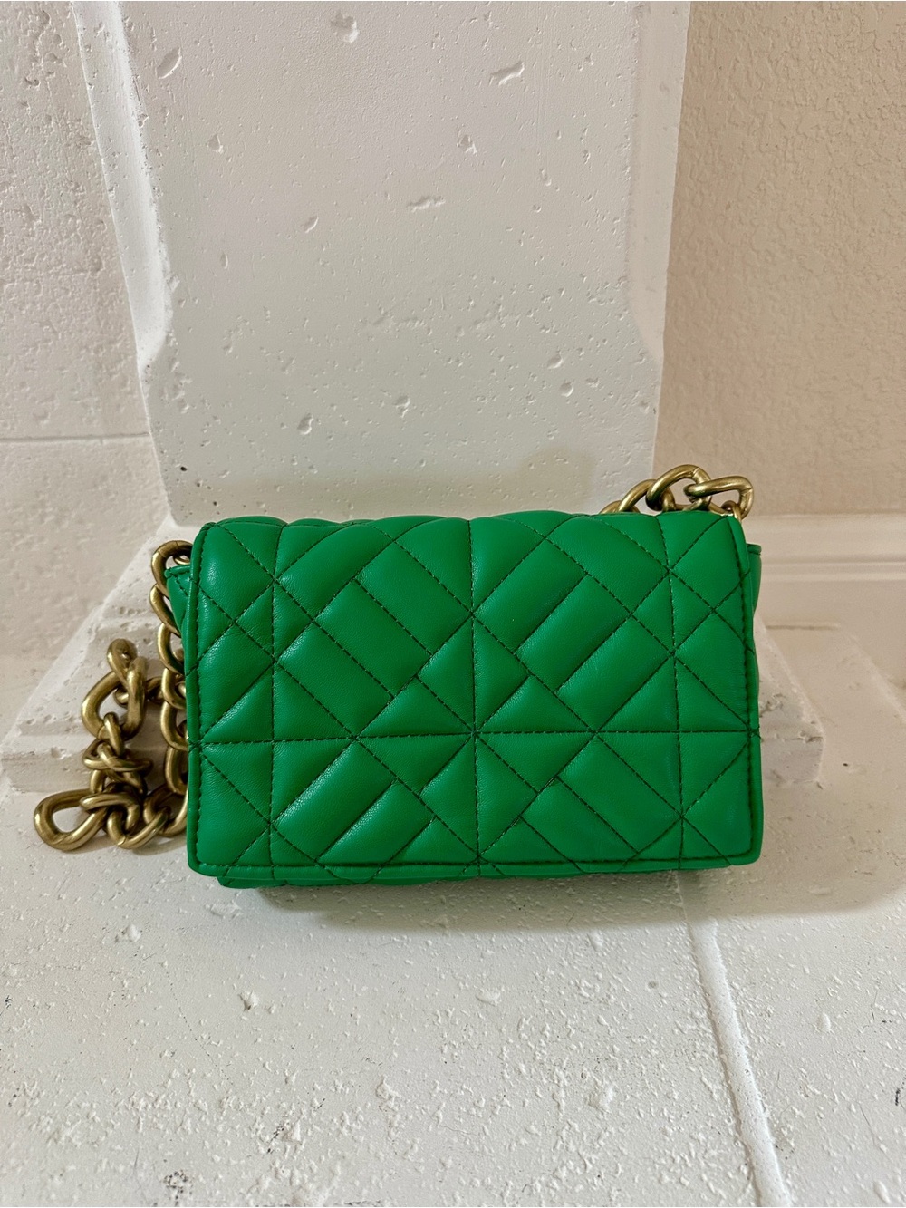 Zara Green Quilted Shoulder Bag with Chunky Gold Chain - Picture 2 of 6